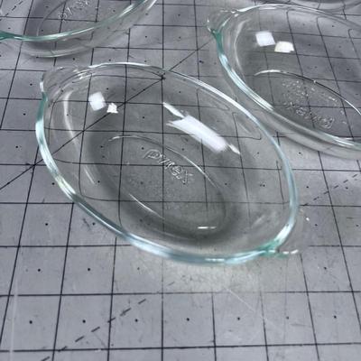 Pyrex Small Individual and 1 Covered 