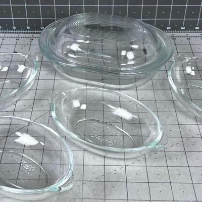 Pyrex Small Individual and 1 Covered 
