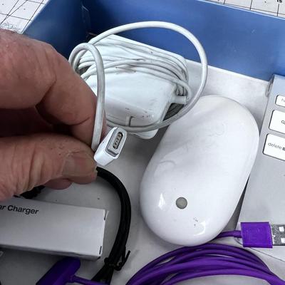 APPLE PRODUCTS: Cables, Charging & Mouse