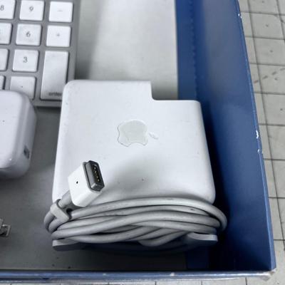 APPLE PRODUCTS: Cables, Charging & Mouse