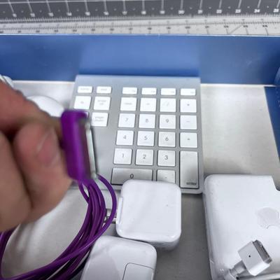 APPLE PRODUCTS: Cables, Charging & Mouse