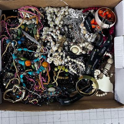 Tray of Jewelry: CHUNKY Necklaces, Mostly