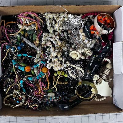 Tray of Jewelry: CHUNKY Necklaces, Mostly