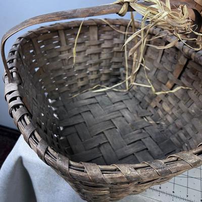 Vintage and Antique, Giant Basket LOT