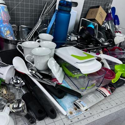 GIANT Lot Of Mixed Kitchen Items