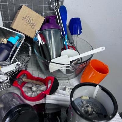 GIANT Lot Of Mixed Kitchen Items