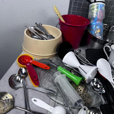 GIANT Lot Of Mixed Kitchen Items
