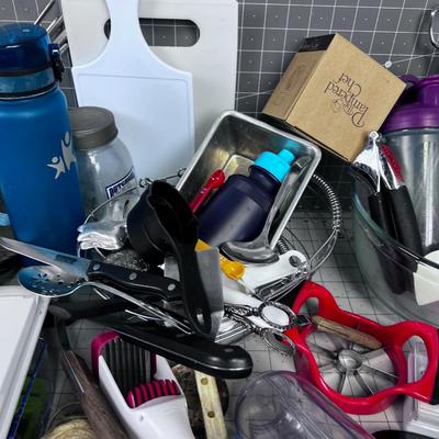 GIANT Lot Of Mixed Kitchen Items