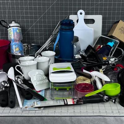 GIANT Lot Of Mixed Kitchen Items