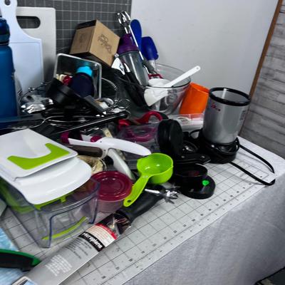 GIANT Lot Of Mixed Kitchen Items