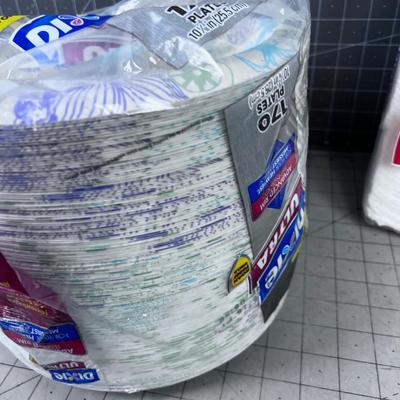 Plates and Napkins DISPOSABLE