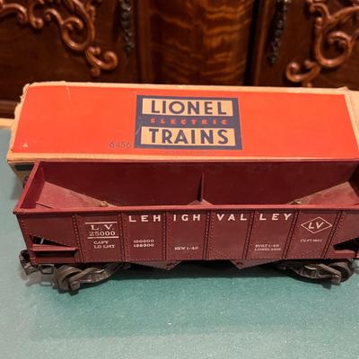 Lionel Trains Locomotive & Misc Cars