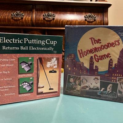 The Honeymooners Game and Electric Putting Cup