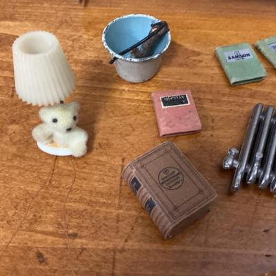 Lot of Dollhouse fixtures and accessories