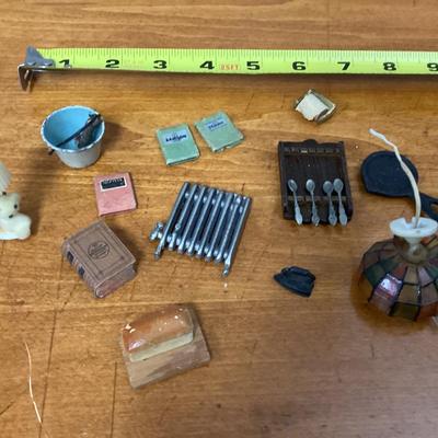 Lot of Dollhouse fixtures and accessories