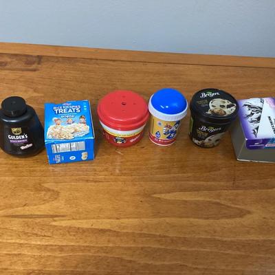 Lot of 12 Shopkins real littles. Figures are in containers
