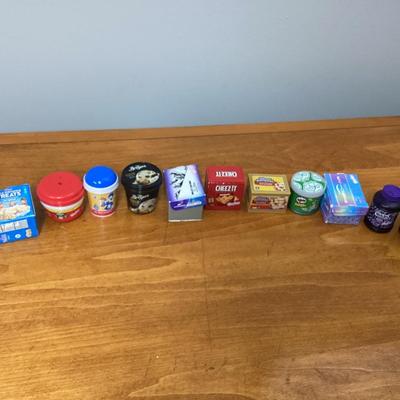 Lot of 12 Shopkins real littles. Figures are in containers
