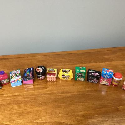 Lot of 12 Shopkins real littles. Figures are in containers