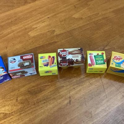 Lot of 12 Shopkins real littles. Figures are in containers