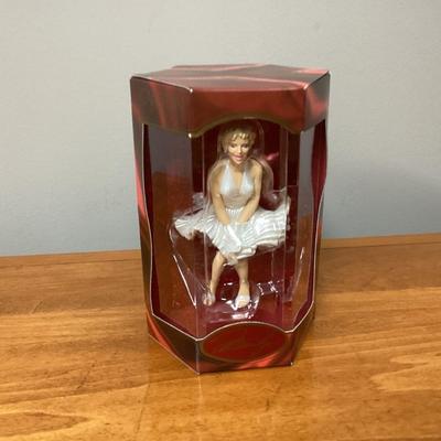 Carlton Marilyn Monroe ornament New in package