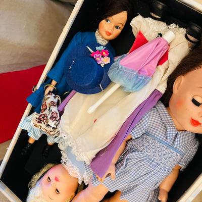 Vintage doll box with 5 dolls & clothes Mary Poppins