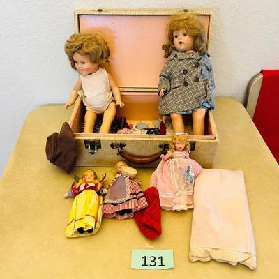 Vintage doll case with 5 dolls