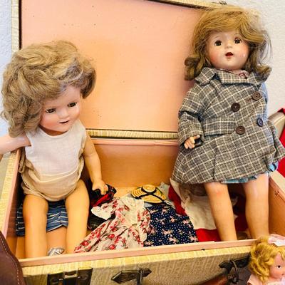 Vintage doll case with 5 dolls