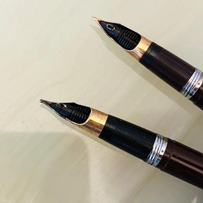 Schaffer White Dot Fountain Pen desk set