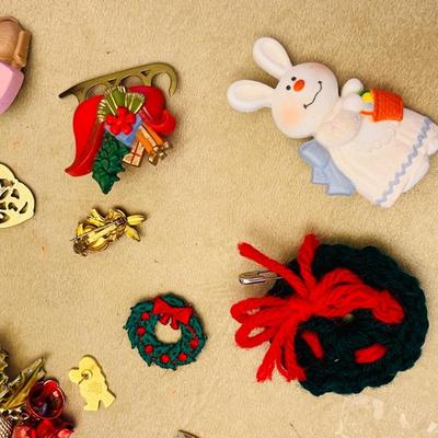Holiday jewelry