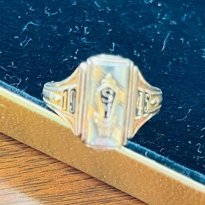 1946 Class Ring