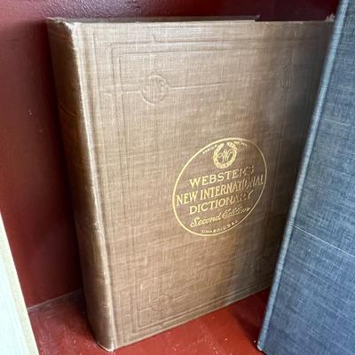 Dictionaries & Paintings boox