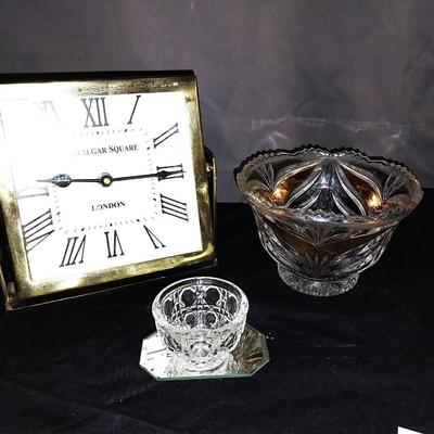 CRYSTAL DISH WITH GOLD TONE TRIM AND TABLETOP LONDON CLOCK