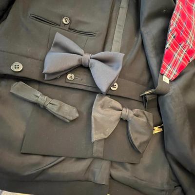 Men's Tuxedo w/ Plaid accessories