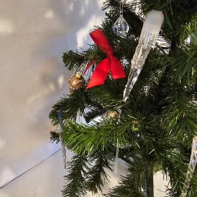 Christmas Trees, Lights & Wreaths (BD-JS)