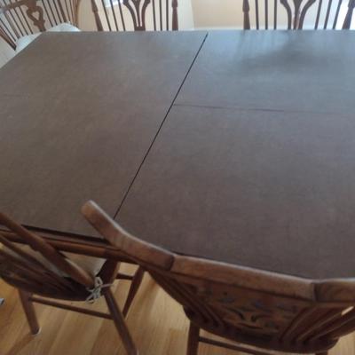 Thomasville Dining Table and Six Matching Chairs with Two Carver Chairs and Two Leaf Inserts and Cover