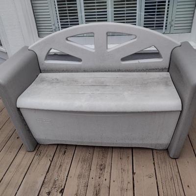 Rubbermaid Outdoor Patio Bench with Storage Compartment and Contents