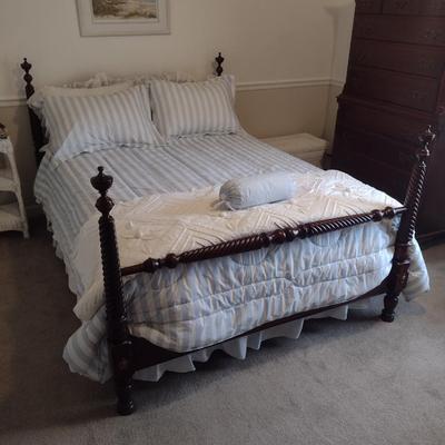 Vintage Mahogany Full Sized Turned Wood Four Poster Bed Set with Mattress and Bedding