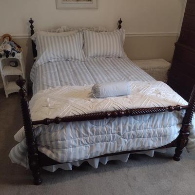 Vintage Mahogany Full Sized Turned Wood Four Poster Bed Set with Mattress and Bedding