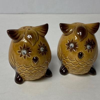 LOT 39: Collection of Owls - Norleans & Norcrest Banks, Salt & Pepper Shakers and More