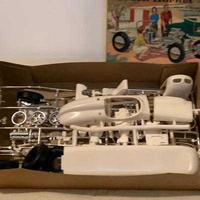 LOT:121: Collection of Vintage Toy Model Cars and Kits | EstateSales.org