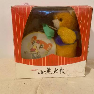 LOT:125:Vintage Teddy Bear Drumming Battery Operated Toy in Original Box and Us Metal Toy Noise Makers