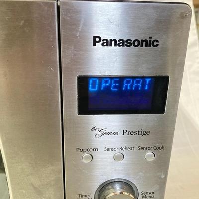 LOT 145G: Panasonic Inverter Full Size Microware Oven