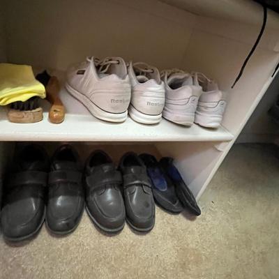 Lot of shoes & slippers