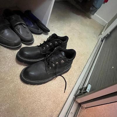 Lot of shoes & slippers