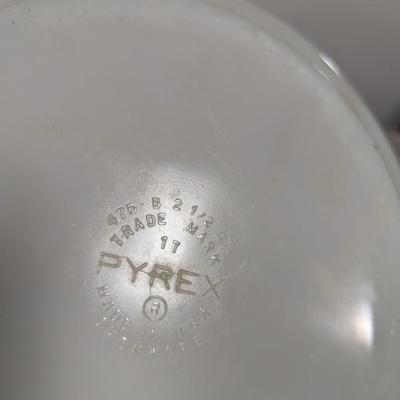 Pyrex Friendship 2 1/2 QT Casserole Dish
