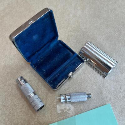 Safety razor w/ case
