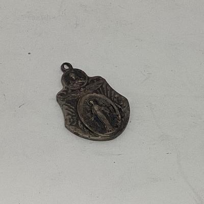 STERLING SILVER RELIGIOUS PENDANT