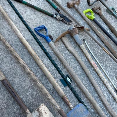 YARD TOOL LOT