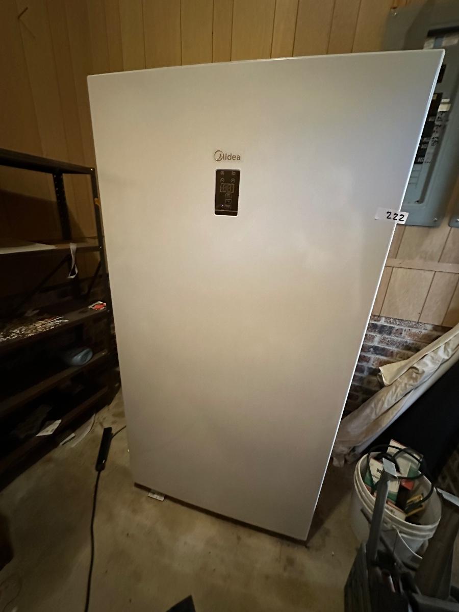 MIDEA STANDING UPRIGHT FREEZER 17 cu ft