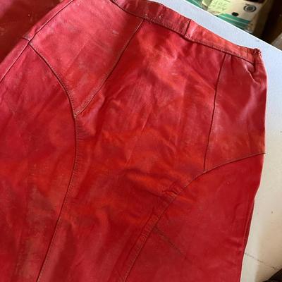 VINTAGE WOMEN'S LEATHER CLOTHING LOT